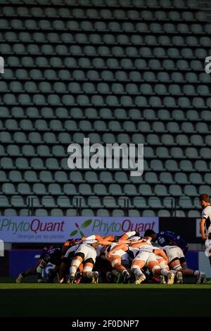 I giocatori di Agen giocano la sua mischia in uno stadio vuoto durante la PARTITA DI rugby TRA 14 lo Stade Français Paris (SFP) e lo Sporting Union Agen (sua) allo stadio Jean Bouin, a Parigi, Francia, il 6 marzo 2021. Foto di Julien Poupart/ABACAPRESS.COM Foto Stock