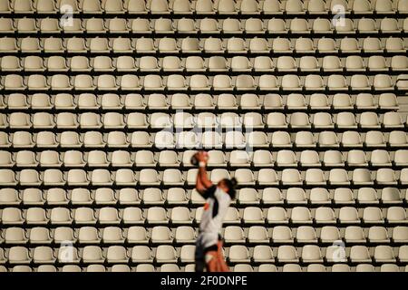 Camille Gerondeau (sua) gioca il suo tocco in uno stadio vuoto durante la PARTITA DI rugby TOP 14 tra lo Stade Français Paris (SFP) e lo Sporting Union Agen (sua) allo stadio Jean Bouin, a Parigi, Francia, il 6 marzo 2021. Foto di Julien Poupart/ABACAPRESS.COM Foto Stock