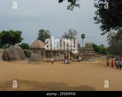 Antico tempio del sole situato a Mahabalipuram vicino Chennai India cliccato Il 27 luglio 2008 Foto Stock