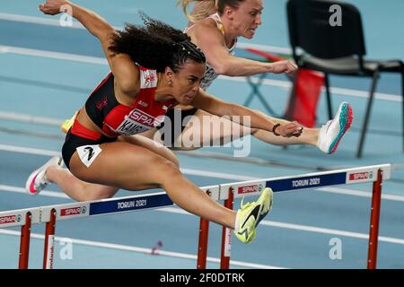 TORUN, POLONIA - 6 MARZO: Ditaji Kambundji della Svizzera in gara negli Hurdles donne 60m durante i Campionati europei di atletica Indoor 2021 m. Foto Stock