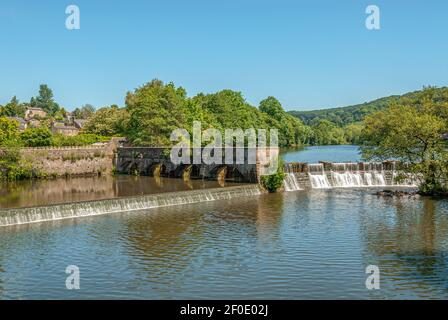 Horseshoe Weir al fiume Derwent del Belper North Mill, uno dei Derwent Valley Mills nel Derbyshire, Inghilterra, Regno Unito Foto Stock