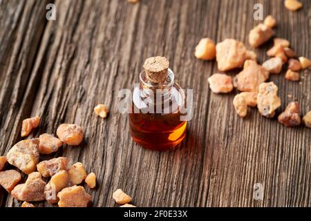 Olio essenziale di benzoino di Styrax in una bottiglia Foto Stock