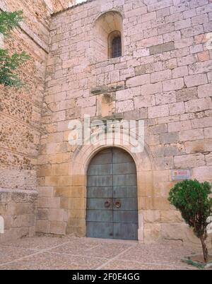 PUERTA DE ENTRADA DE LA FACHADA OCCIDENTAL. Location: Italy CHIESA DI PIETRO. CAMARMA DE ESTERUELAS. MADRID. SPAGNA. Foto Stock