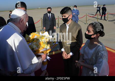 Erbil, Iraq. 07 marzo 2021. Papa Francesco incontra il presidente della Regione autonoma del Kurdistan Nechirvan Barzani il 7 marzo 2021 a Erbil, capitale della regione autonoma del nord iracheno curdo. La visita storica di 4 giorni in Iraq è il primo viaggio papale internazionale dalla stella della pandemia del Covid-19. Foto : Vaticano Media via ABACAPRESS.COM Crediti: Abaca Press/Alamy Live News Foto Stock