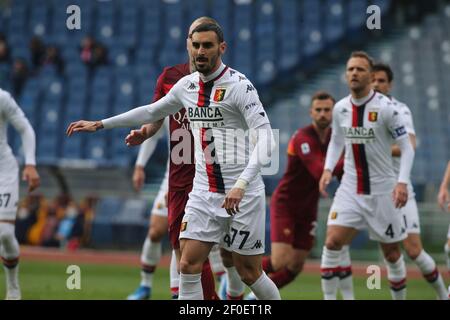 Roma, Italia. 07 marzo 2021. ROMA, Italia - 07.03.2021: In azione durante la Serie Italiana UNA partita di calcio del campionato 2021 tra ROMA e GENOVA allo stadio Olimpico di Roma. Credit: Agenzia fotografica indipendente/Alamy Live News Foto Stock