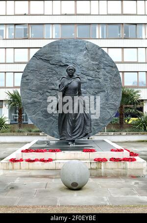 Mary Seacole Memorial statue all'esterno del St Thomas' Hospital, sulla South Bank, Londra. Data immagine: Giovedì 4 marzo 2021. Foto Stock