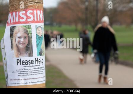 Londra, Regno Unito, 7 marzo 2021: Posters appello per aiutare a trovare la donna mancante Sarah Everard. L'età di 33 anni non è stata sentita da mercoledì sera, quando ha iniziato a camminare a casa. Anna Watson/Alamy Live News Foto Stock