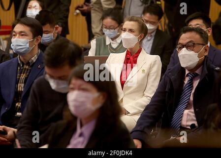 Pechino, Cina. 07 marzo 2021. I giornalisti indossano maschere mentre presenziano alla conferenza stampa virtuale del Consigliere di Stato cinese e del Ministro degli Esteri Wang Yi durante le sessioni parlamentari del paese a Pechino domenica 7 marzo 2021. Wang ha esortato gli Stati Uniti ad eliminare i "limiti irragionevoli" sulla cooperazione Il più presto possibile e a lavorare insieme su interessi reciproci come il cambiamento climatico. La scorsa settimana gli Stati Uniti Joe Biden hanno individuato la Cina come una 'crescente rivalità' e una sfida seria che si trova di fronte alla U.S. Photo by Stephen Shaver/UPI Credit: UPI/Alamy Live News Foto Stock