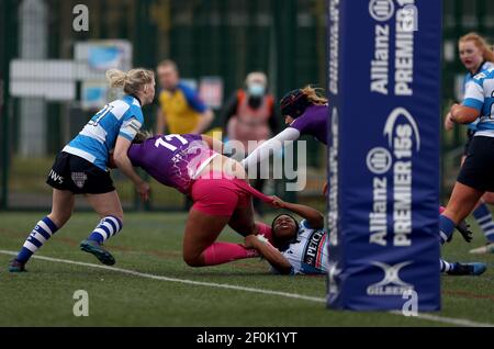 DURHAM CITY, INGHILTERRA. 6 MARZO: Detysha Harper di Loughborough Lightning segna una prova sotto pressione da Sophie Dowson e Tiana Gordon di Darlington Mowden Park Sharks durante la partita FEMMINILE ALLIANZ PREMIER 15S tra DMP Durham Sharks e Loughborough Ligntning a Maiden Castle, Durham City sabato 6 Marzo 2021. (Credit: Chris Booth | MI News) Credit: MI News & Sport /Alamy Live News Foto Stock