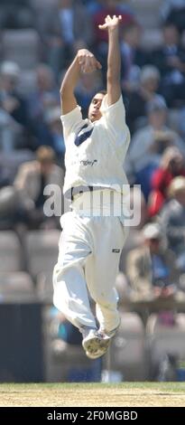 Adil Rashid di Yorkshire County Cricket Club 8/5/07 FOTO DAVID ASHDOWNAdil Rashid Foto Stock