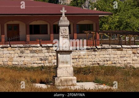 Monumento con una lista delle vittime dei Balcani, Inter-Allied e la prima guerra mondiale dal villaggio di Nisovo, Bulgaria, Europa Foto Stock