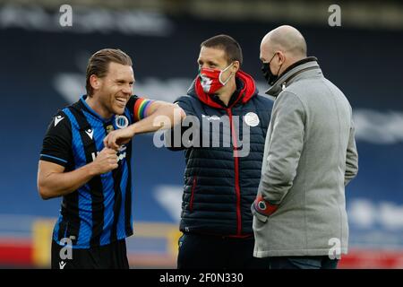 Ruud Vormer del Club, l'assistente di Essevee Timmy Simons e il capo allenatore del Club Brugge Philippe Clement raffigurato dopo una partita di calcio tra il Club Br Foto Stock