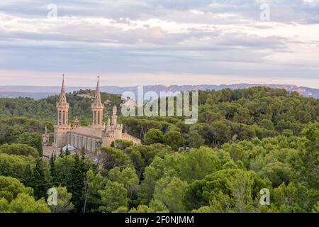 Abbazia di Frigolet nella montagnette vicino a Tarascon in Provenza Foto Stock