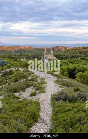 Abbazia di Frigolet nella montagnette vicino a Tarascon in Provenza Foto Stock