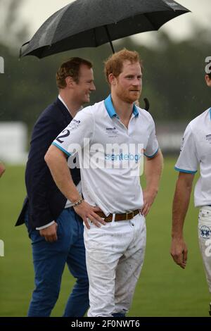 Wellington, Stati Uniti d'America. 04 maggio 2016. WELLINGTON, FL - MAGGIO 04: Il principe Harry è visto durante la cerimonia di premiazione alla Sentebale Royal Salute Polo Cup il 4 maggio 2016 a Wellington, Florida. Persone: Prince Harry Credit: Storms Media Group/Alamy Live News Foto Stock