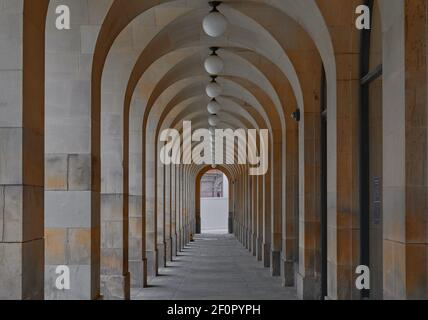 Passerella ad arco nel centro di Manchester Foto Stock