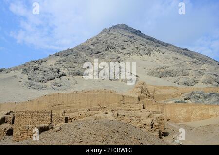 Rovine della cultura Moche, Huaca de la Luna, provincia di Trujillo, Perù Foto Stock