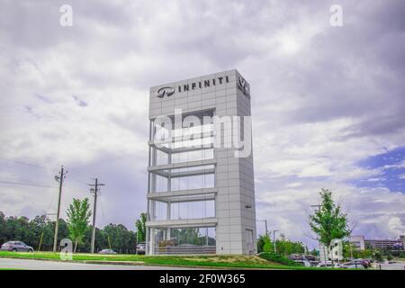 Gwinnett County, GA / USA - 07 29 20: Infiniti Car display che può essere visto dall'interstate Foto Stock