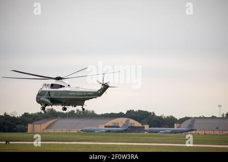 Marine One che trasporta il presidente Donald Trump parte dal campo d'aviazione alla base congiunta Andrews Rd. Giovedì 27 2018 settembre in viaggio verso la Casa Bianca. Foto Stock