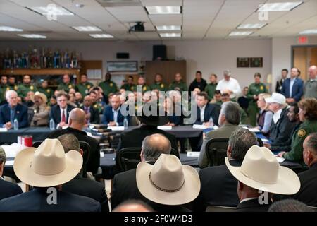 Il presidente Donald Trump partecipa a una tavola rotonda sull'immigrazione e la sicurezza delle frontiere giovedì 10 2019 gennaio presso la stazione McAllen di McAllen, Texas. Foto Stock