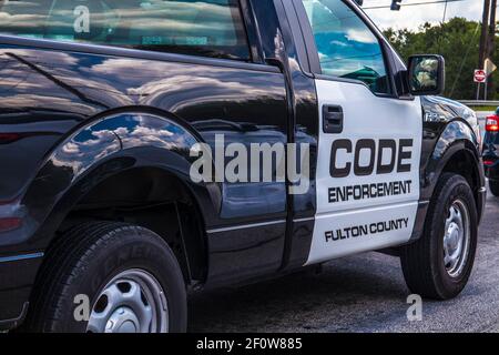 DeKalb County, GA / USA - 07 27 20: Fulton County Codice applicazione veicolo primo piano Foto Stock