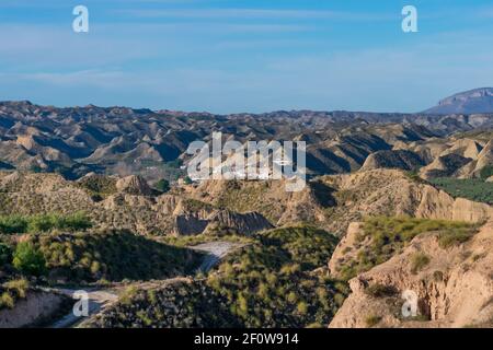 Gorafe Badlands con il distretto di Olivar nel mezzo. Foto Stock