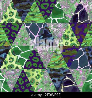 Imitazione trendy cucito pezzi triangolari di tessuto in stile patchwork. Collage disegnato a mano con motivo senza cuciture. Tessuto di sicurezza con animali pri Foto Stock