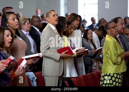 Il presidente Barack Obama, la prima signora Michelle Obama, e le figlie Malia e Sasha, assistono al servizio di Pasqua alla chiesa Battista di 19th Street a Washington, D.C., Domenica 20 aprile 2014. Foto Stock