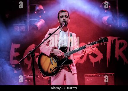 Livorno, Italia, 2015, Colapesce canta al Teatro Cage Foto Stock