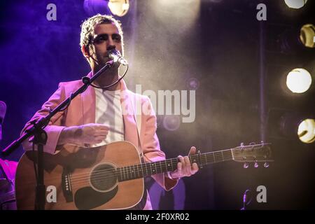 Livorno, Italia, 2015, Colapesce canta al Teatro Cage Foto Stock