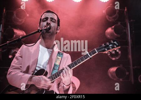 Livorno, Italia, 2015, Colapesce canta al Teatro Cage Foto Stock