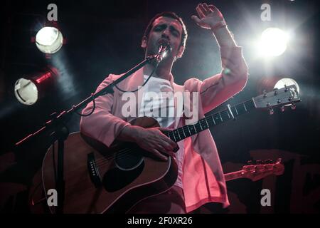 Livorno, Italia, 2015, Colapesce canta al Teatro Cage Foto Stock