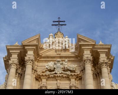 Cattedrale di Siracusa facciata dettaglio superiore Foto Stock