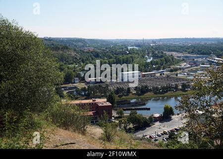 Europa, Repubblica Ceca. Praga. Impianto centrale di trattamento delle acque reflue e panorama della città. Foto Stock