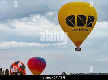 Canberra, ACT, Australia, 08 Mar 2021. Il Canberra Balloon Spectacular, precedentemente noto come Canberra Balloon Festival, è un festival annuale di mongolfiera che si svolge presso i prati della vecchia Casa del Parlamento a Canberra, Australia. Credit: Darren Weinert/Alamy Live News Foto Stock