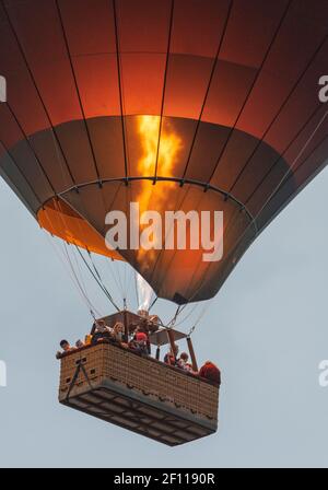 Canberra, ACT, Australia, 08 Mar 2021. Il Canberra Balloon Spectacular, precedentemente noto come Canberra Balloon Festival, è un festival annuale di mongolfiera che si svolge presso i prati della vecchia Casa del Parlamento a Canberra, Australia. Credit: Darren Weinert/Alamy Live News Foto Stock