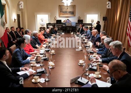 Il presidente Donald Trump ha partecipato a un incontro bilaterale ampliato con il presidente messicano Andres Manuel Lopez Obrador mercoledì 8 luglio 2020 nella sala del gabinetto della Casa Bianca. Foto Stock