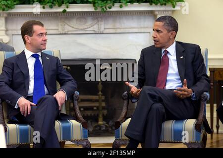 Il presidente Barack Obama ha un incontro bilaterale con il presidente russo Dmitry Medvedev nell'Ufficio ovale, il 24 giugno 2010. Foto Stock