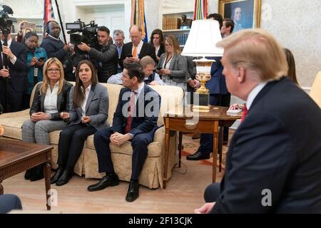 Il Presidente Donald Trump incontra Fabiana Rosales de Guaido, la prima Signora della Repubblica Bolivariana del Venezuela mercoledì 27 2019 marzo, presso l'Ufficio ovale della Casa Bianca. Foto Stock