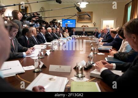 Il presidente Donald Trump ha aderito al Vice Presidente Mike Pence a una riunione del Gabinetto martedì 16 2019 luglio nella Sala del Gabinetto della Casa Bianca. Foto Stock