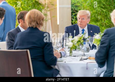 Il presidente Donald Trump si unisce ai leader del G7 per la cena sabato sera 24 2019 agosto al faro di Biarritz a Biarritz in Francia. Foto Stock