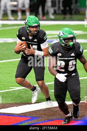 4 marzo 2021: North Dakota Fighting Hawks Quincy Vaughn (14) corre con la palla durante una partita di football NCAA FCS tra l'Università del South Dakota Coyotes e l'Università del North Dakota Fighting Hawks presso l'Alerus Center, Grand Forks, ND North Dakota ha vinto 21-10 Photo by Russell Hons/CSM Foto Stock