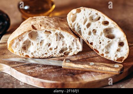 Pane rustico artigianale o Ciabatta italiana Foto Stock