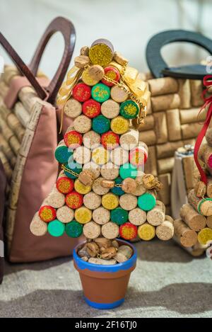 Tappi di vino come l'albero di natale Foto Stock