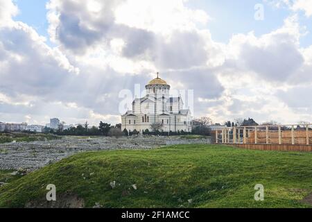 Sevastopol, Crimea - 29 gennaio 2021: Cattedrale di San Vladimir sul sito dell'antica città di Chersonesos Taurica Foto Stock