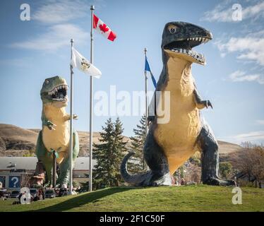 Statue di dinosauri nella capitale mondiale dei dinosauri, sparate a Drumheller, Alberta, Canada Foto Stock