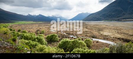 Panorama di valle del ghiacciaio di montagna girato nel Parco Nazionale Arthur´s Pass, Nuova Zelanda Foto Stock