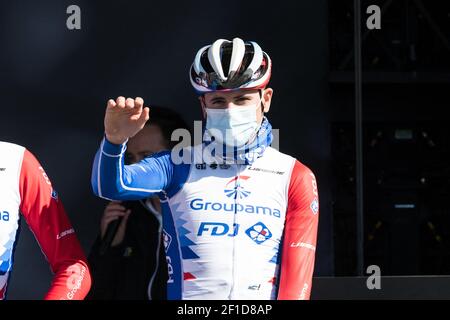 Il pilota francese David Gaudu (Groupama FDJ) durante la firma del podio della prima tappa del Paris Nice 2021. Saint Cyr l'Ecole, Franc, 7 marzo 2021. Foto di Daniel Derajinski/ABACAPRESS.COM Foto Stock