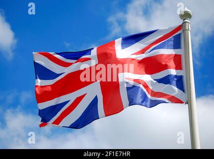 Bandiera di Union Jack che batte sul flagpole, City of Westminster, Greater London, England, Regno Unito Foto Stock