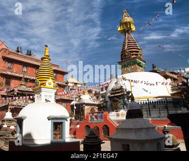 Kathesimbhu stupa, è uno stupa buddista situato nella città vecchia di Kathmandu, Nepal Foto Stock